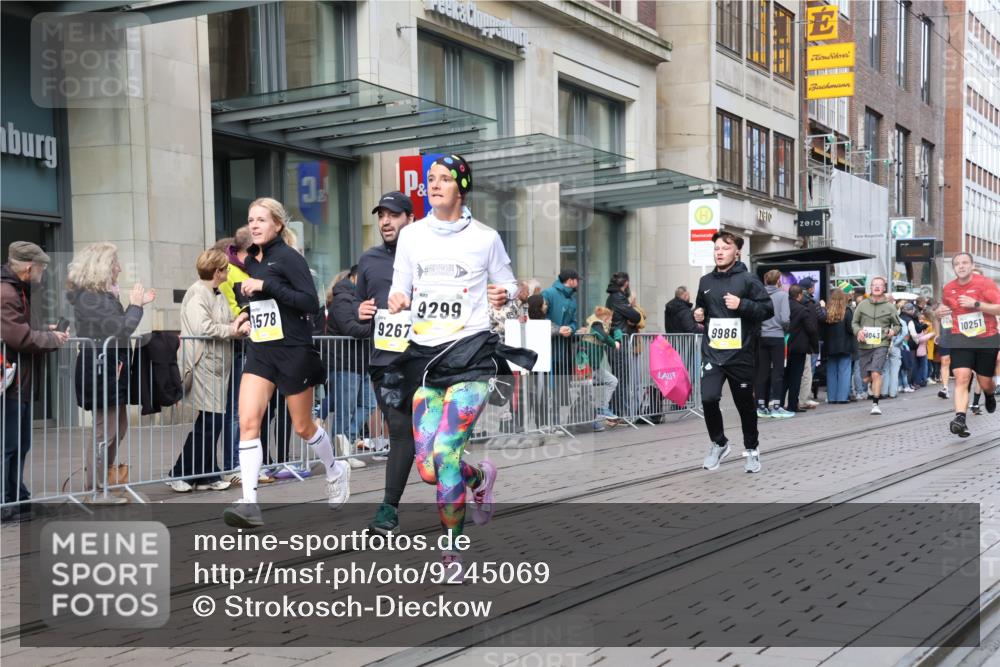 05.10.2025 - 20. swb-Marathon Bremen Strokosch-Dieckow http://msf.ph/oto/9245069 05.10.2025 10:50:20 Ziel 7733, 9230, 9251, 9267, 9277, 9299, 9337, 9578, 9658, 9715, 9742, 9832, 9888, 9966, 9969, 9975, 9986, 10043, 10066, 10199, 10224, 10251, 10279, 10479, 10638, 10689, 11062, 11239, 11241, 11344, 11451, 11466, 11543, 11660, 11661, 7733, 9230, 9251, 9267, 9277, 9299, 9337, 9578, 9658, 9715, 9742, 9832, 9888, 9966, 9969, 9975, 9986, 10043, 10066, 10199, 10224, 10251, 10638, 11062, 11239, 11241, 11344, 11466, 11660 meine-sportfotos.de