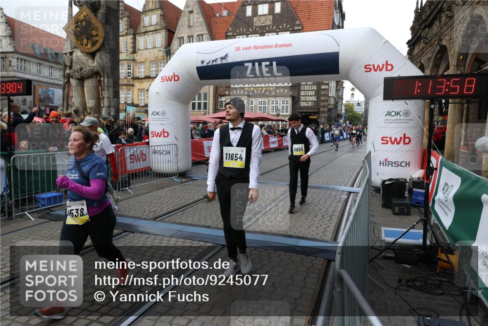 05.10.2025 - 20. swb-Marathon Bremen Yannick Fuchs http://msf.ph/oto/9245077 05.10.2025 11:09:53 Ziel 9001, 9538, 9731, 9732, 9887, 10245, 10316, 10412, 10672, 10881, 10886, 11206, 11407, 11654, 11655, 11664 meine-sportfotos.de