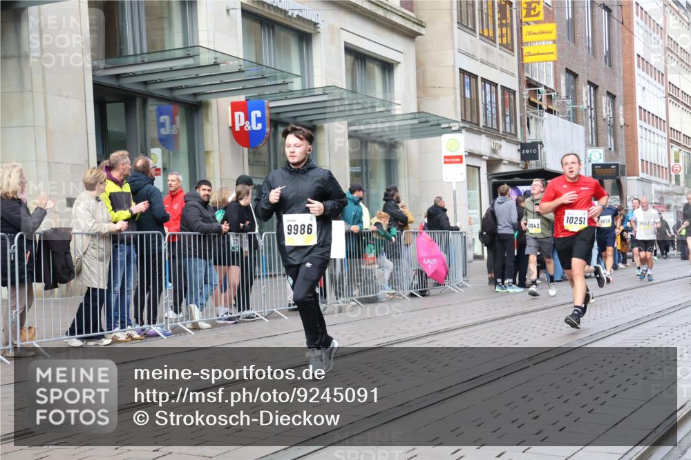 05.10.2025 - 20. swb-Marathon Bremen Strokosch-Dieckow http://msf.ph/oto/9245091 05.10.2025 10:50:21 Ziel 7733, 9230, 9251, 9267, 9277, 9299, 9337, 9578, 9658, 9715, 9742, 9832, 9888, 9966, 9969, 9975, 9986, 10043, 10199, 10224, 10251, 10279, 10479, 10689, 11062, 11220, 11344, 11451, 11466, 11543, 11660, 11661, 7733, 9230, 9251, 9267, 9277, 9299, 9337, 9578, 9658, 9715, 9742, 9832, 9888, 9966, 9969, 9975, 9986, 10043, 10199, 10224, 10251, 11062, 11344, 11466, 11660 meine-sportfotos.de