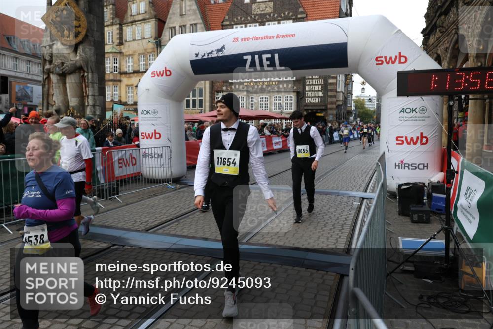 05.10.2025 - 20. swb-Marathon Bremen Yannick Fuchs http://msf.ph/oto/9245093 05.10.2025 11:09:53 Ziel 9001, 9538, 9731, 9732, 9887, 10245, 10316, 10412, 10672, 10881, 10886, 11206, 11407, 11654, 11655, 11664 meine-sportfotos.de