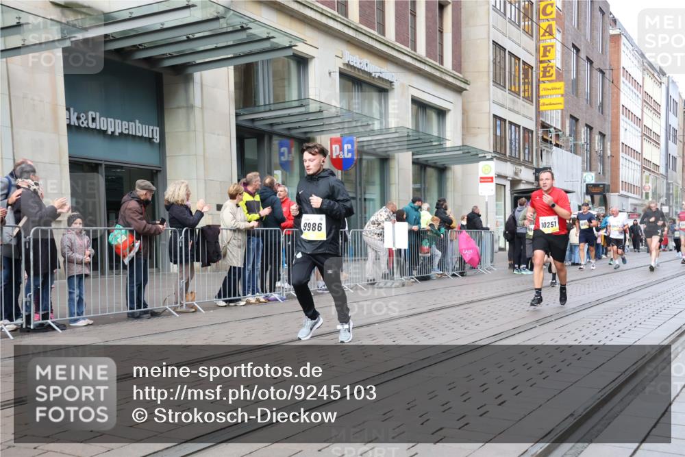 05.10.2025 - 20. swb-Marathon Bremen Strokosch-Dieckow http://msf.ph/oto/9245103 05.10.2025 10:50:21 Ziel 7733, 9230, 9251, 9267, 9277, 9299, 9337, 9578, 9658, 9715, 9742, 9832, 9888, 9966, 9969, 9975, 9986, 10043, 10199, 10224, 10251, 10279, 10479, 10689, 11062, 11220, 11344, 11451, 11466, 11543, 11660, 11661, 7733, 9230, 9251, 9267, 9277, 9299, 9337, 9578, 9658, 9715, 9742, 9832, 9888, 9966, 9969, 9975, 9986, 10043, 10199, 10224, 10251, 11062, 11344, 11466, 11660 meine-sportfotos.de
