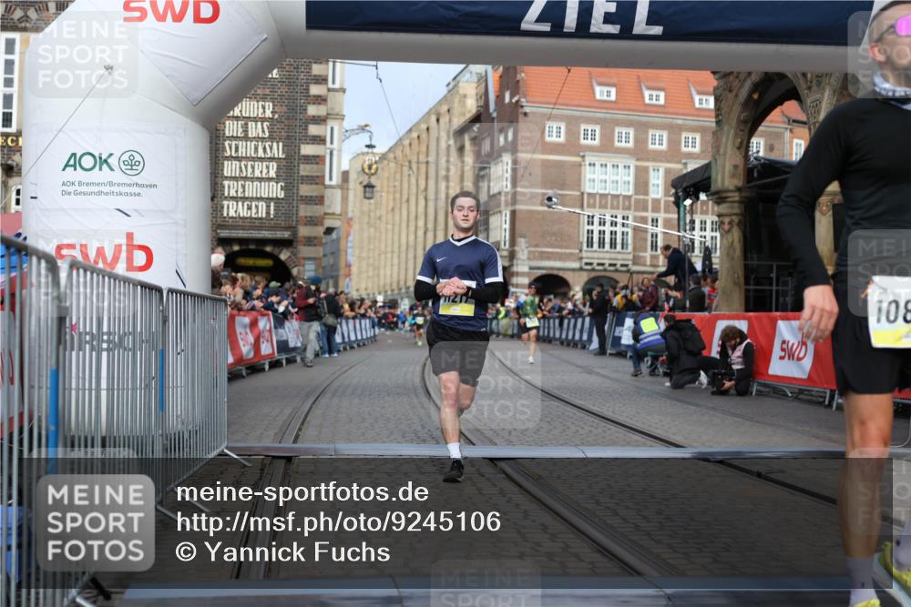 05.10.2025 - 20. swb-Marathon Bremen Yannick Fuchs http://msf.ph/oto/9245106 05.10.2025 10:42:23 Ziel 8187, 9364, 10838, 11217, 11422 meine-sportfotos.de