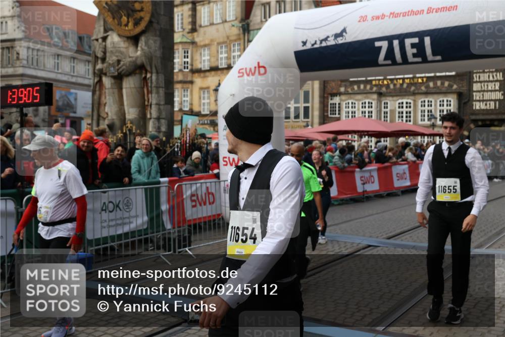 05.10.2025 - 20. swb-Marathon Bremen Yannick Fuchs http://msf.ph/oto/9245112 05.10.2025 11:09:54 Ziel 9001, 9538, 9731, 9732, 9887, 10245, 10316, 10412, 10672, 10881, 10886, 11206, 11407, 11654, 11655 meine-sportfotos.de