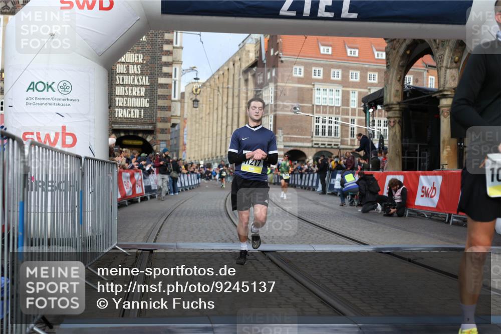 05.10.2025 - 20. swb-Marathon Bremen Yannick Fuchs http://msf.ph/oto/9245137 05.10.2025 10:42:23 Ziel 8187, 9364, 10838, 11217, 11422 meine-sportfotos.de