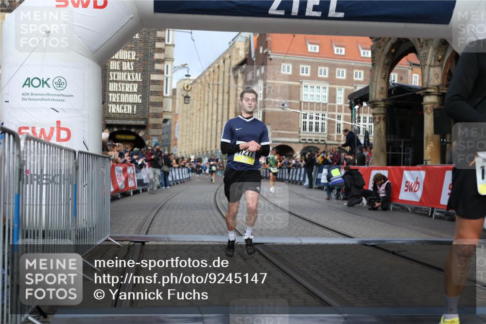 05.10.2025 - 20. swb-Marathon Bremen Yannick Fuchs http://msf.ph/oto/9245147 05.10.2025 10:42:23 Ziel 8187, 9364, 10838, 11217, 11422 meine-sportfotos.de