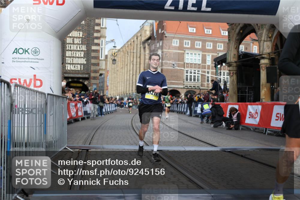 05.10.2025 - 20. swb-Marathon Bremen Yannick Fuchs http://msf.ph/oto/9245156 05.10.2025 10:42:23 Ziel 8187, 9364, 10838, 11217, 11422 meine-sportfotos.de