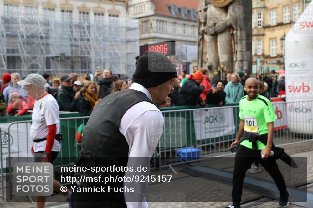 05.10.2025 - 20. swb-Marathon Bremen Yannick Fuchs http://msf.ph/oto/9245157 05.10.2025 11:09:56 Ziel 9001, 9538, 9887, 10316, 10412, 10672, 10827, 10881, 10886, 11206, 11219, 11486, 11654, 11655 meine-sportfotos.de