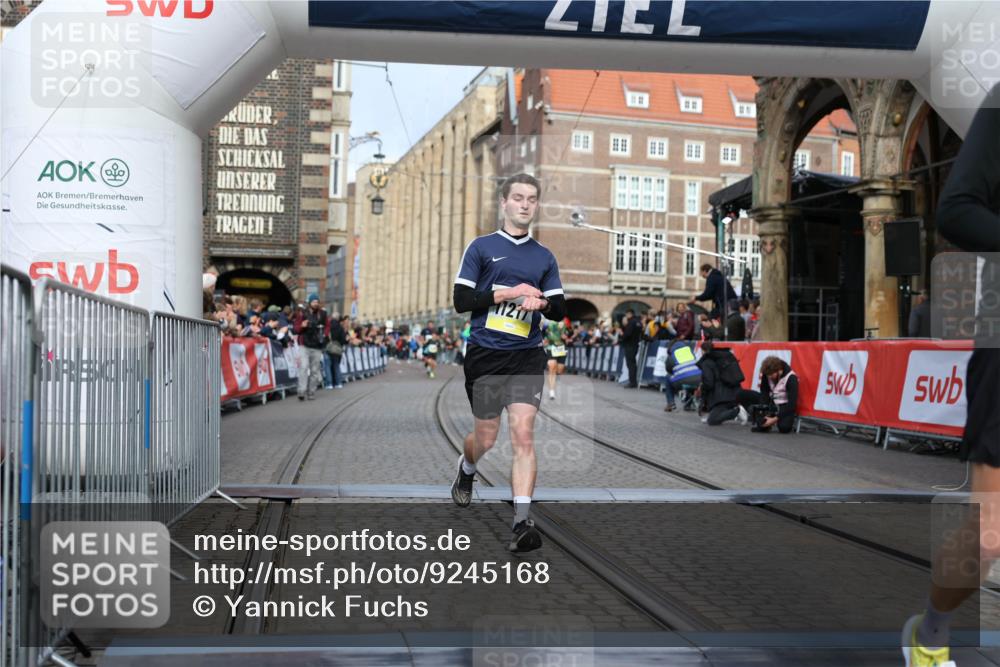 05.10.2025 - 20. swb-Marathon Bremen Yannick Fuchs http://msf.ph/oto/9245168 05.10.2025 10:42:23 Ziel 8187, 9364, 10838, 11217, 11422 meine-sportfotos.de
