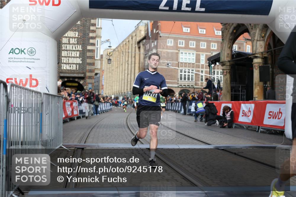 05.10.2025 - 20. swb-Marathon Bremen Yannick Fuchs http://msf.ph/oto/9245178 05.10.2025 10:42:23 Ziel 8187, 9364, 10838, 11217, 11422 meine-sportfotos.de
