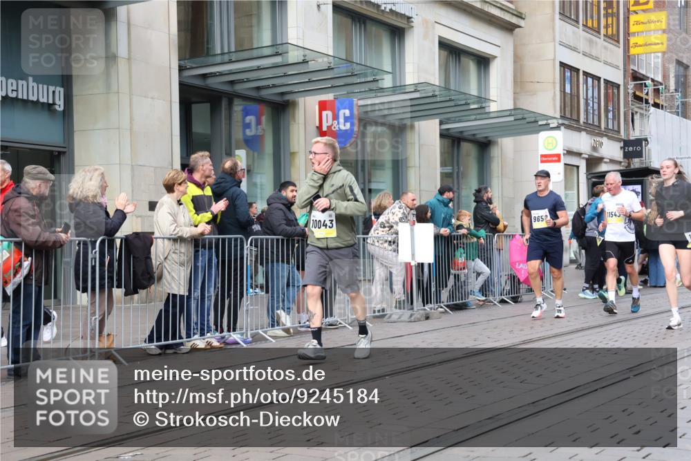 05.10.2025 - 20. swb-Marathon Bremen Strokosch-Dieckow http://msf.ph/oto/9245184 05.10.2025 10:50:24 Ziel 7733, 9230, 9251, 9267, 9277, 9299, 9337, 9399, 9578, 9658, 9715, 9742, 9832, 9888, 9966, 9969, 9975, 9986, 10029, 10043, 10199, 10224, 10227, 10251, 10279, 10479, 10534, 10689, 10698, 11062, 11220, 11311, 11451, 11466, 11543, 11661, 7733, 9230, 9251, 9267, 9277, 9299, 9337, 9399, 9578, 9658, 9715, 9742, 9832, 9888, 9966, 9969, 9975, 9986, 10029, 10043, 10199, 10224, 10227, 10251, 11062, 11466 meine-sportfotos.de