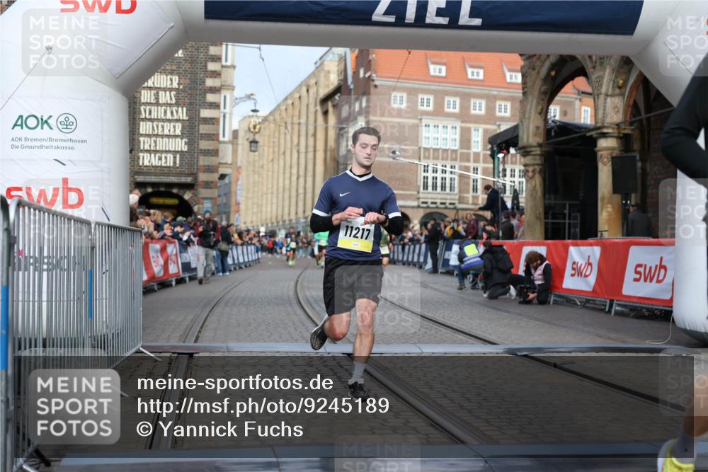 05.10.2025 - 20. swb-Marathon Bremen Yannick Fuchs http://msf.ph/oto/9245189 05.10.2025 10:42:23 Ziel 8187, 9364, 10838, 11217, 11422 meine-sportfotos.de