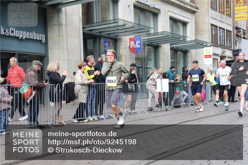 05.10.2025 - 20. swb-Marathon Bremen Strokosch-Dieckow http://msf.ph/oto/9245198 05.10.2025 10:50:25 Ziel 7733, 9230, 9251, 9267, 9277, 9299, 9399, 9578, 9658, 9715, 9742, 9832, 9888, 9966, 9969, 9975, 9986, 10029, 10043, 10224, 10227, 10251, 10279, 10479, 10534, 10689, 10698, 11062, 11220, 11311, 11451, 11466, 11543, 11661, 7733, 9230, 9251, 9267, 9277, 9299, 9399, 9578, 9658, 9715, 9742, 9832, 9888, 9966, 9969, 9975, 9986, 10029, 10043, 10224, 10227, 10251, 11062, 11466 meine-sportfotos.de