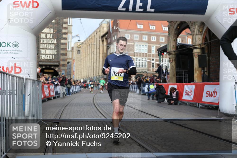 05.10.2025 - 20. swb-Marathon Bremen Yannick Fuchs http://msf.ph/oto/9245202 05.10.2025 10:42:23 Ziel 8187, 9364, 10838, 11217, 11422 meine-sportfotos.de