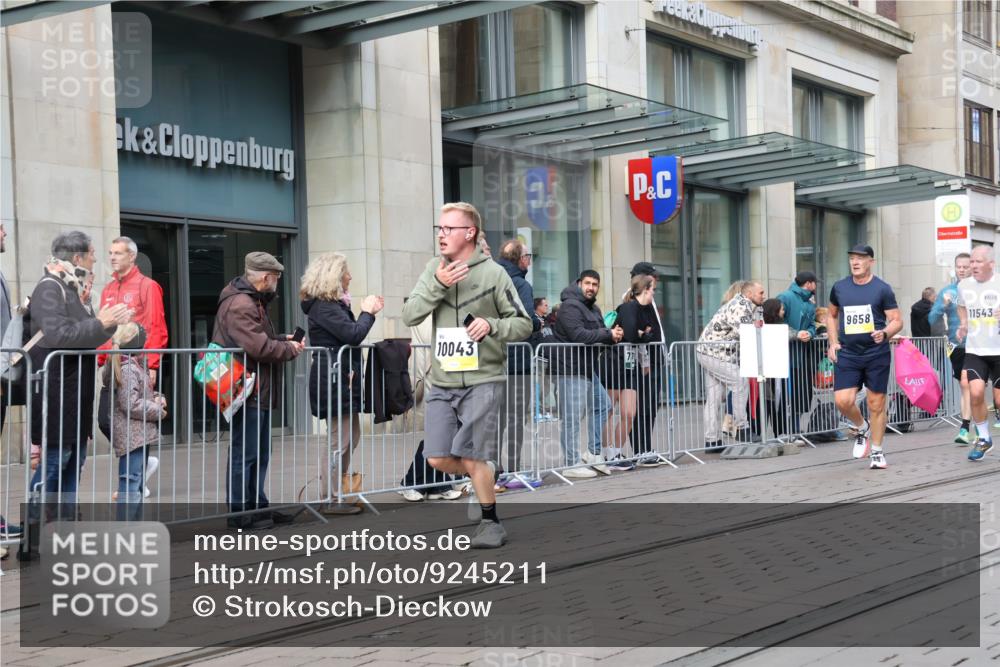05.10.2025 - 20. swb-Marathon Bremen Strokosch-Dieckow http://msf.ph/oto/9245211 05.10.2025 10:50:25 Ziel 7733, 9230, 9251, 9267, 9277, 9299, 9399, 9578, 9658, 9715, 9742, 9832, 9888, 9966, 9969, 9975, 9986, 10029, 10043, 10224, 10227, 10251, 10279, 10479, 10534, 10689, 10698, 11062, 11220, 11311, 11451, 11466, 11543, 11661, 7733, 9230, 9251, 9267, 9277, 9299, 9399, 9578, 9658, 9715, 9742, 9832, 9888, 9966, 9969, 9975, 9986, 10029, 10043, 10224, 10227, 10251, 11062, 11466 meine-sportfotos.de