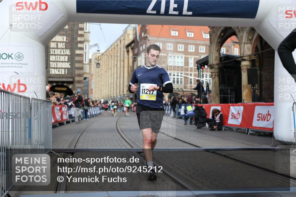 05.10.2025 - 20. swb-Marathon Bremen Yannick Fuchs http://msf.ph/oto/9245212 05.10.2025 10:42:23 Ziel 8187, 9364, 10838, 11217, 11422 meine-sportfotos.de