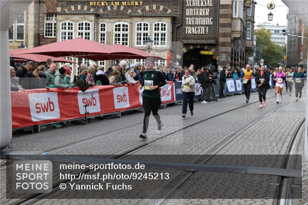 05.10.2025 - 20. swb-Marathon Bremen Yannick Fuchs http://msf.ph/oto/9245213 05.10.2025 11:11:37 Ziel 10320, 11030, 11083 meine-sportfotos.de