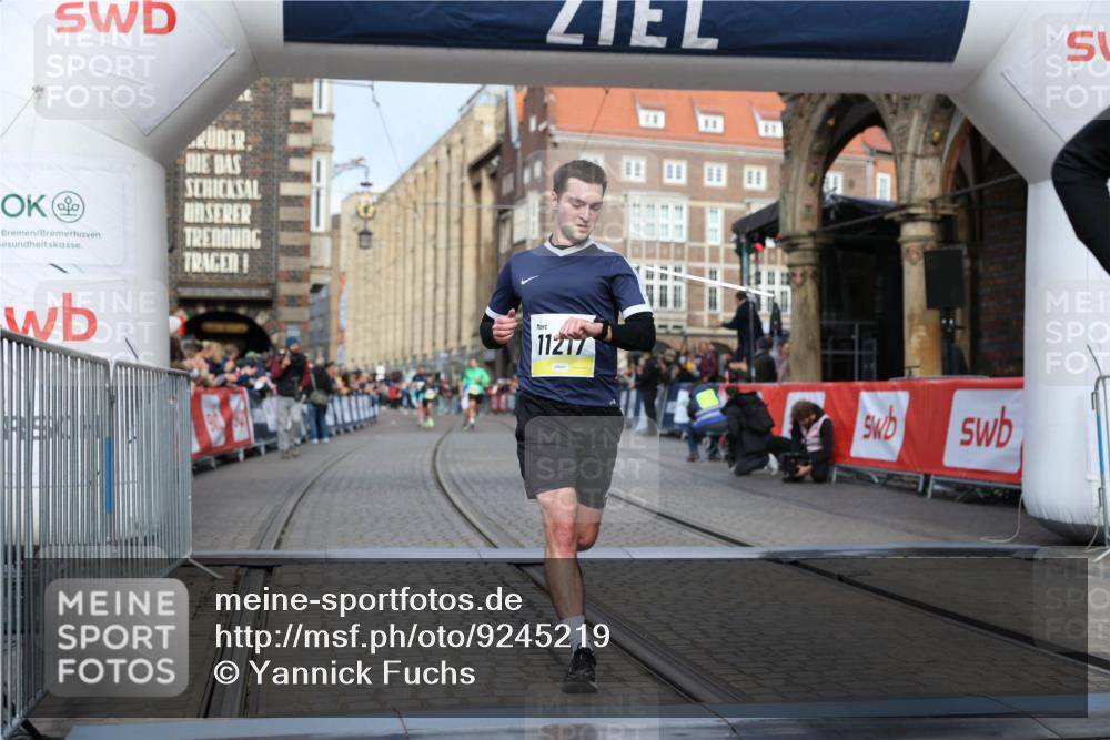 05.10.2025 - 20. swb-Marathon Bremen Yannick Fuchs http://msf.ph/oto/9245219 05.10.2025 10:42:23 Ziel 8187, 9364, 10838, 11217, 11422 meine-sportfotos.de