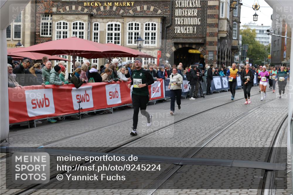 05.10.2025 - 20. swb-Marathon Bremen Yannick Fuchs http://msf.ph/oto/9245224 05.10.2025 11:11:37 Ziel 10320, 11030, 11083 meine-sportfotos.de