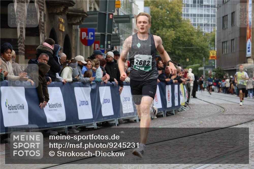 05.10.2025 - 20. swb-Marathon Bremen Strokosch-Dieckow http://msf.ph/oto/9245231 05.10.2025 12:46:30 Ziel 2682, 4251 meine-sportfotos.de