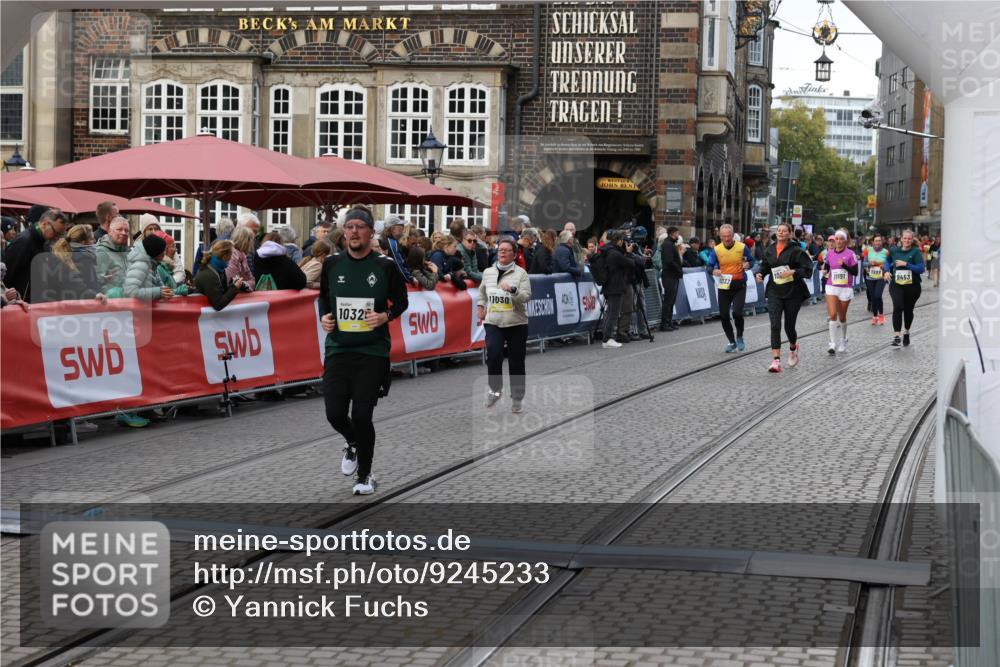 05.10.2025 - 20. swb-Marathon Bremen Yannick Fuchs http://msf.ph/oto/9245233 05.10.2025 11:11:37 Ziel 10320, 11030, 11083 meine-sportfotos.de