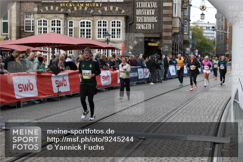 05.10.2025 - 20. swb-Marathon Bremen Yannick Fuchs http://msf.ph/oto/9245244 05.10.2025 11:11:37 Ziel 10320, 11030, 11083 meine-sportfotos.de