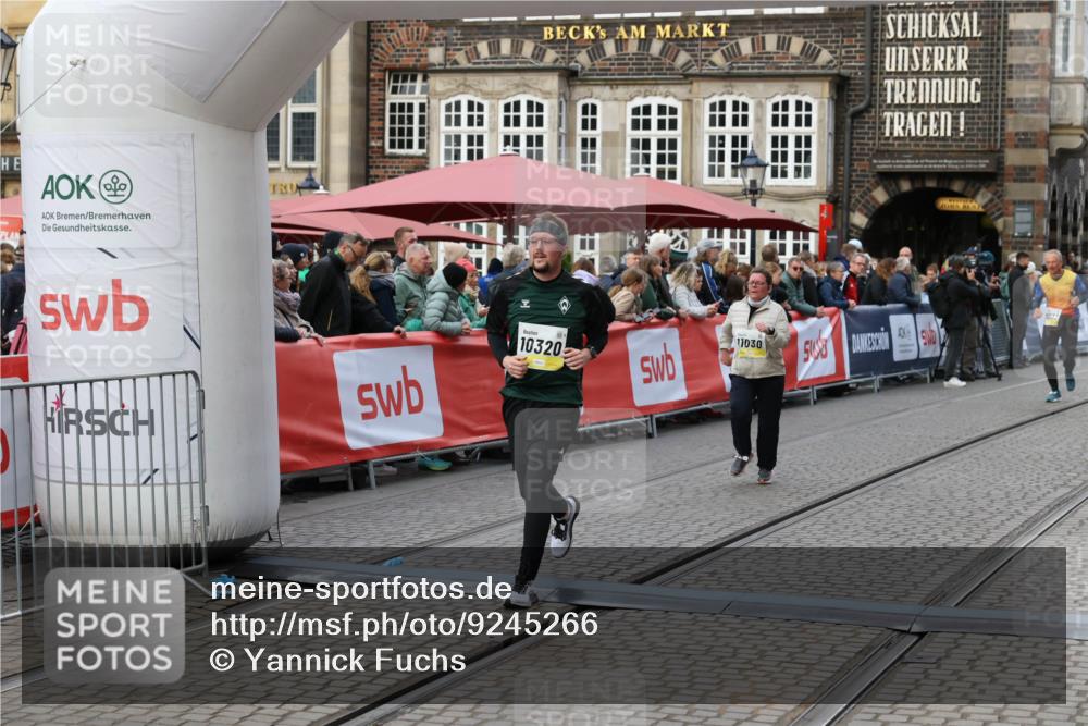 05.10.2025 - 20. swb-Marathon Bremen Yannick Fuchs http://msf.ph/oto/9245266 05.10.2025 11:11:38 Ziel 10320, 11030, 11083 meine-sportfotos.de