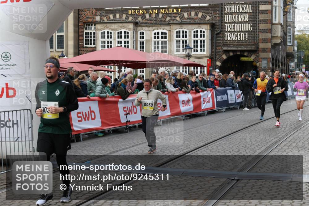 05.10.2025 - 20. swb-Marathon Bremen Yannick Fuchs http://msf.ph/oto/9245311 05.10.2025 11:11:39 Ziel 10320, 11030, 11083 meine-sportfotos.de