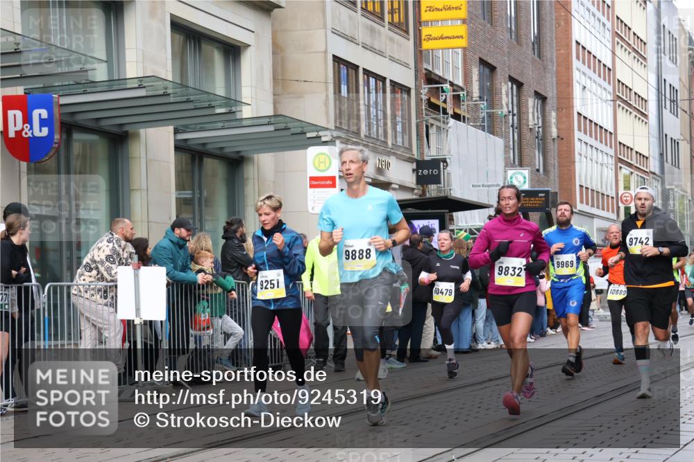 05.10.2025 - 20. swb-Marathon Bremen Strokosch-Dieckow http://msf.ph/oto/9245319 05.10.2025 10:50:29 Ziel 7733, 9199, 9230, 9251, 9277, 9399, 9578, 9630, 9658, 9663, 9715, 9742, 9832, 9888, 9966, 9969, 9975, 10029, 10043, 10224, 10227, 10254, 10279, 10479, 10534, 10689, 10698, 10743, 11061, 11062, 11220, 11311, 11451, 11543, 11661, 7733, 9199, 9230, 9251, 9277, 9399, 9578, 9630, 9658, 9663, 9715, 9742, 9832, 9888, 9966, 9969, 9975, 10029, 10043, 10224, 10227, 11062 meine-sportfotos.de