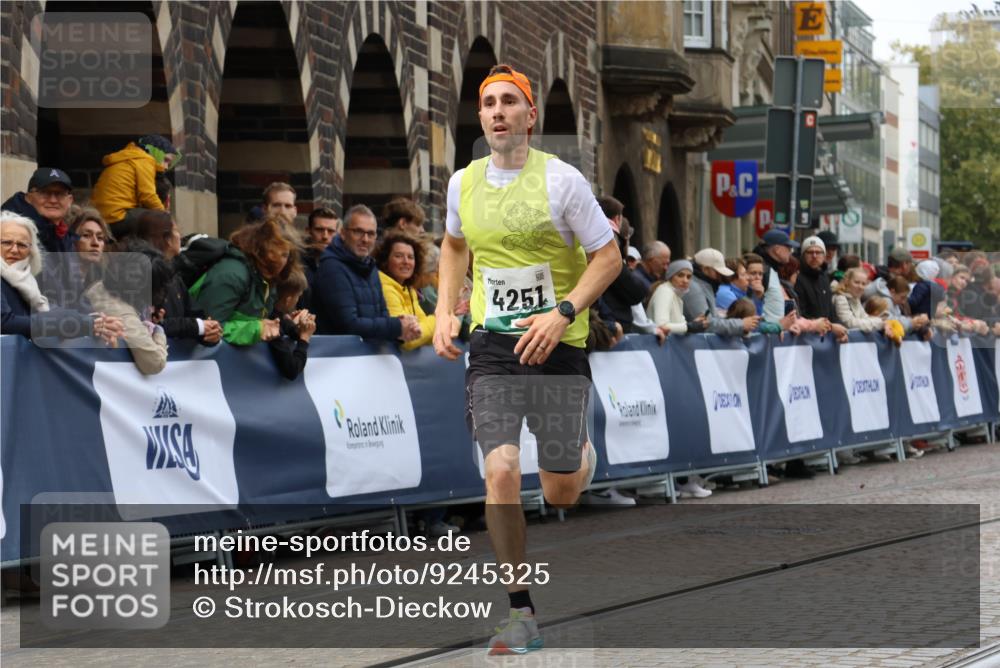 05.10.2025 - 20. swb-Marathon Bremen Strokosch-Dieckow http://msf.ph/oto/9245325 05.10.2025 12:46:38 Ziel 4251 meine-sportfotos.de