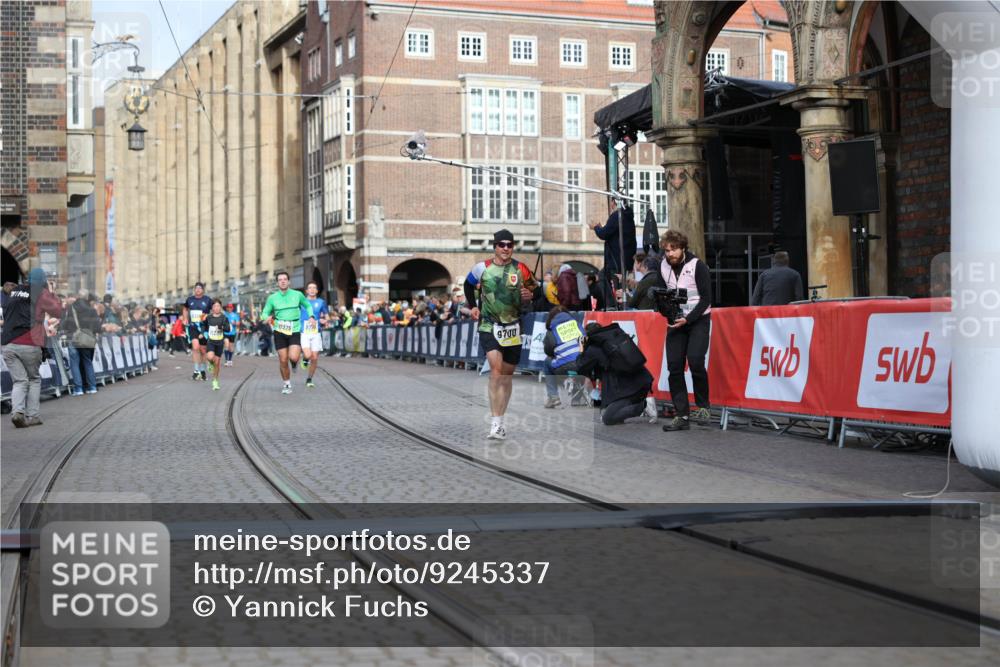 05.10.2025 - 20. swb-Marathon Bremen Yannick Fuchs http://msf.ph/oto/9245337 05.10.2025 10:42:25 Ziel 8187, 9364, 9700, 10838, 11217, 11422 meine-sportfotos.de