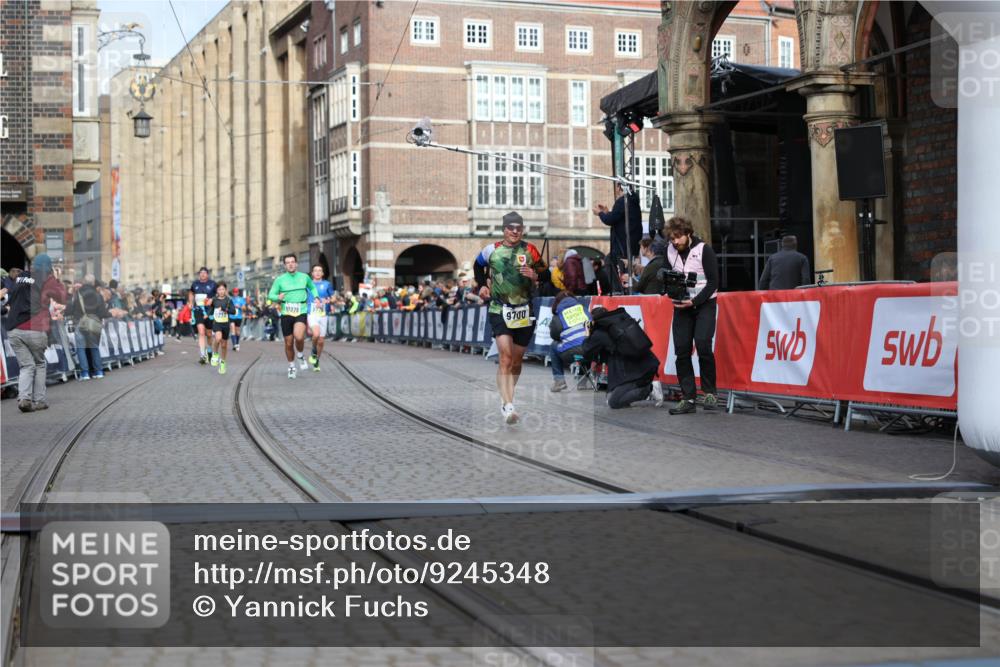 05.10.2025 - 20. swb-Marathon Bremen Yannick Fuchs http://msf.ph/oto/9245348 05.10.2025 10:42:25 Ziel 8187, 9364, 9700, 10838, 11217, 11422 meine-sportfotos.de