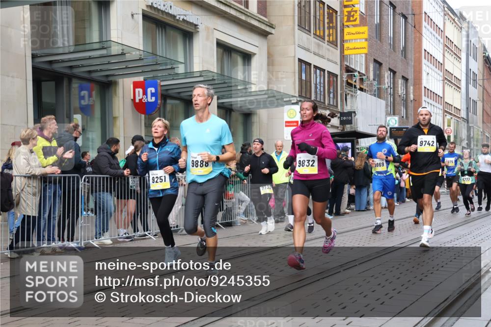05.10.2025 - 20. swb-Marathon Bremen Strokosch-Dieckow http://msf.ph/oto/9245355 05.10.2025 10:50:30 Ziel 7733, 9199, 9230, 9251, 9277, 9399, 9425, 9578, 9630, 9658, 9663, 9715, 9742, 9832, 9888, 9966, 9969, 9975, 10029, 10043, 10224, 10227, 10254, 10279, 10378, 10479, 10534, 10689, 10698, 10743, 10932, 11061, 11062, 11220, 11311, 11391, 11451, 11543, 11661, 7733, 9199, 9230, 9251, 9277, 9399, 9425, 9578, 9630, 9658, 9663, 9715, 9742, 9832, 9888, 9966, 9969, 9975, 10029, 10043, 10224, 10227, 11062 meine-sportfotos.de