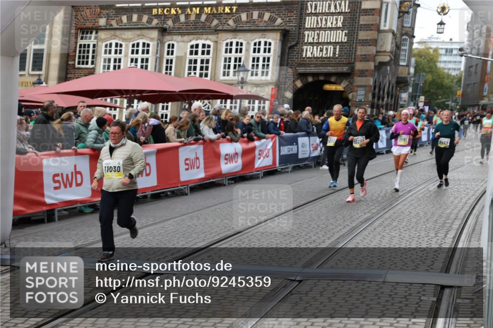 05.10.2025 - 20. swb-Marathon Bremen Yannick Fuchs http://msf.ph/oto/9245359 05.10.2025 11:11:40 Ziel 9453, 10264, 10320, 11030, 11083, 11191 meine-sportfotos.de