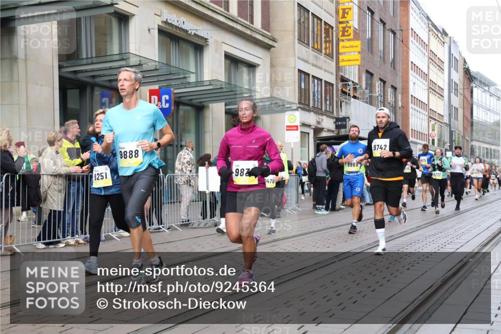 05.10.2025 - 20. swb-Marathon Bremen Strokosch-Dieckow http://msf.ph/oto/9245364 05.10.2025 10:50:31 Ziel 7733, 9199, 9230, 9251, 9277, 9399, 9416, 9425, 9578, 9630, 9658, 9663, 9715, 9742, 9832, 9888, 9966, 9969, 9975, 10029, 10043, 10224, 10226, 10227, 10254, 10279, 10378, 10479, 10534, 10689, 10698, 10743, 10932, 11061, 11062, 11220, 11311, 11391, 11451, 11543, 11661, 7733, 9199, 9230, 9251, 9277, 9399, 9416, 9425, 9578, 9630, 9658, 9663, 9715, 9742, 9832, 9888, 9966, 9969, 9975, 10029, 10043, 10224, 10226, 10227, 11062 meine-sportfotos.de