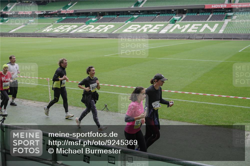 05.10.2025 - 20. swb-Marathon Bremen Michael Burmester http://msf.ph/oto/9245369 05.10.2025 10:37:16 Laufen im Stadion 7776, 7777, 9177, 9208, 9246, 9271, 9272, 9294, 9305, 9360, 9363, 9381, 9473, 9531, 9532, 9600, 9603, 9604, 9655, 9673, 9692, 9802, 9812, 9827, 9839, 9841, 9913, 9979, 10004, 10026, 10030, 10067, 10071, 10093, 10158, 10209, 10217, 10265, 10271, 10290, 10291, 10345, 10370, 10477, 10489, 10492, 10508, 10518, 10558, 10562, 10571, 10588, 10615, 10656, 10679, 10762, 10771, 10809, 10821, 10837, 10872, 10876, 10995, 11124, 11184, 11223, 11251, 11415, 9215, 9346 meine-sportfotos.de