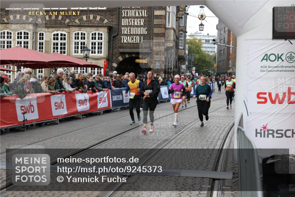 05.10.2025 - 20. swb-Marathon Bremen Yannick Fuchs http://msf.ph/oto/9245373 05.10.2025 11:11:40 Ziel 9453, 10264, 10320, 11030, 11083, 11191 meine-sportfotos.de