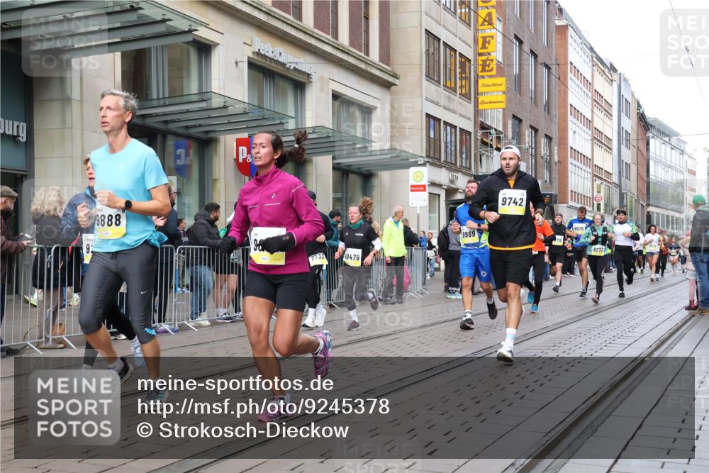 05.10.2025 - 20. swb-Marathon Bremen Strokosch-Dieckow http://msf.ph/oto/9245378 05.10.2025 10:50:31 Ziel 7733, 9199, 9230, 9251, 9277, 9399, 9416, 9425, 9578, 9630, 9658, 9663, 9715, 9742, 9832, 9888, 9966, 9969, 9975, 10029, 10043, 10224, 10226, 10227, 10254, 10279, 10378, 10479, 10534, 10689, 10698, 10743, 10932, 11061, 11062, 11220, 11311, 11391, 11451, 11543, 11661, 7733, 9199, 9230, 9251, 9277, 9399, 9416, 9425, 9578, 9630, 9658, 9663, 9715, 9742, 9832, 9888, 9966, 9969, 9975, 10029, 10043, 10224, 10226, 10227, 11062 meine-sportfotos.de