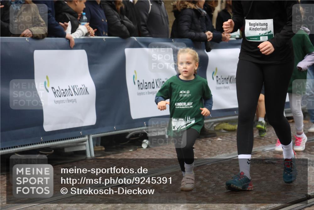 05.10.2025 - 20. swb-Marathon Bremen Strokosch-Dieckow http://msf.ph/oto/9245391 05.10.2025 15:23:36 Ziel  meine-sportfotos.de