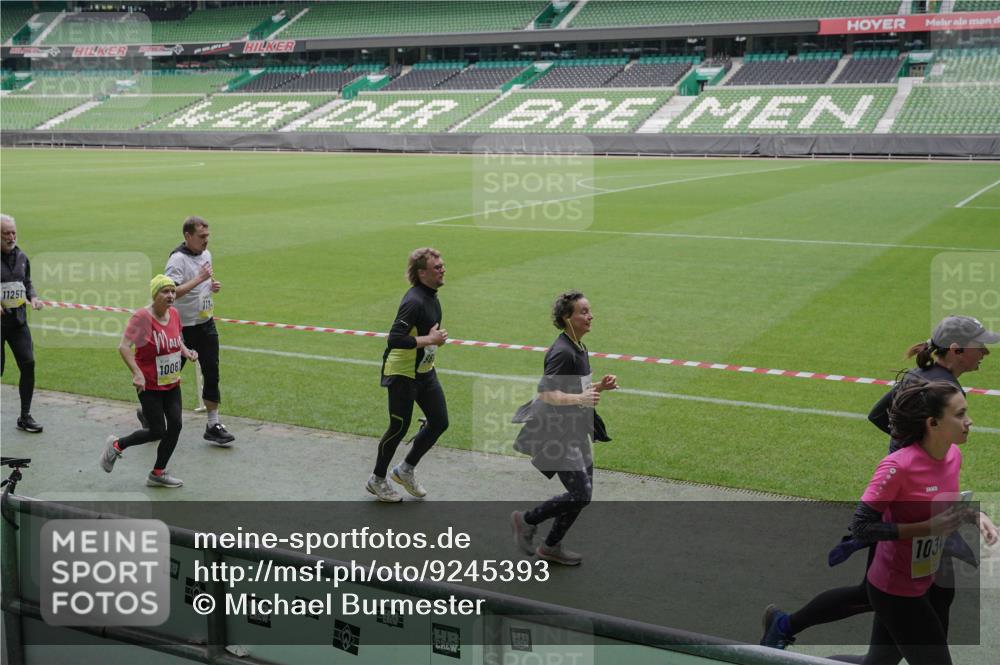 05.10.2025 - 20. swb-Marathon Bremen Michael Burmester http://msf.ph/oto/9245393 05.10.2025 10:37:17 Laufen im Stadion 7776, 7777, 9177, 9208, 9246, 9271, 9272, 9294, 9305, 9360, 9363, 9381, 9473, 9531, 9532, 9600, 9603, 9604, 9655, 9673, 9692, 9802, 9812, 9827, 9839, 9841, 9913, 9979, 10004, 10026, 10030, 10067, 10071, 10093, 10158, 10209, 10217, 10265, 10271, 10290, 10291, 10345, 10370, 10477, 10489, 10492, 10508, 10518, 10562, 10571, 10588, 10615, 10656, 10679, 10762, 10771, 10777, 10809, 10821, 10837, 10872, 10876, 10995, 11124, 11184, 11223, 11251, 11415, 9215 meine-sportfotos.de