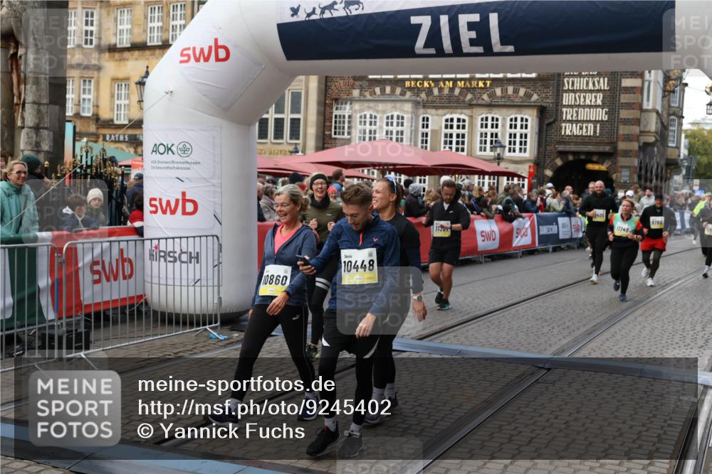 05.10.2025 - 20. swb-Marathon Bremen Yannick Fuchs http://msf.ph/oto/9245402 05.10.2025 11:10:03 Ziel 9410, 9685, 9760, 9972, 10435, 10448, 10515, 10827, 10860, 10885, 11219, 11381, 11405, 11486, 11748 meine-sportfotos.de