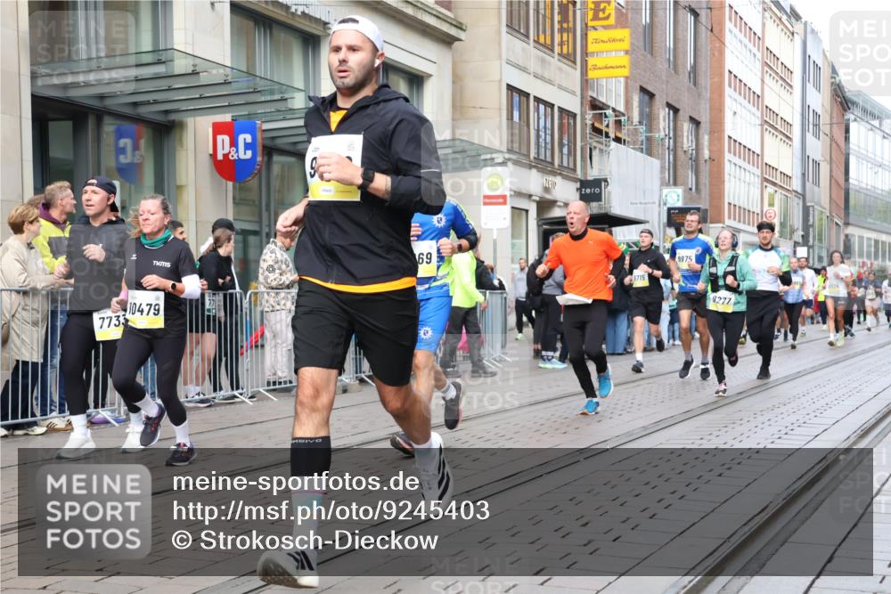 05.10.2025 - 20. swb-Marathon Bremen Strokosch-Dieckow http://msf.ph/oto/9245403 05.10.2025 10:50:32 Ziel 7733, 9199, 9230, 9251, 9277, 9399, 9416, 9425, 9630, 9658, 9663, 9715, 9742, 9832, 9888, 9894, 9966, 9969, 9975, 10029, 10043, 10206, 10224, 10226, 10227, 10254, 10279, 10378, 10479, 10534, 10689, 10698, 10743, 10932, 11061, 11062, 11220, 11311, 11391, 11451, 11543, 11573, 11661, 7733, 9199, 9230, 9251, 9277, 9399, 9416, 9425, 9630, 9658, 9663, 9715, 9742, 9832, 9888, 9894, 9966, 9969, 9975, 10029, 10043, 10206, 10224, 10226, 10227, 11062 meine-sportfotos.de