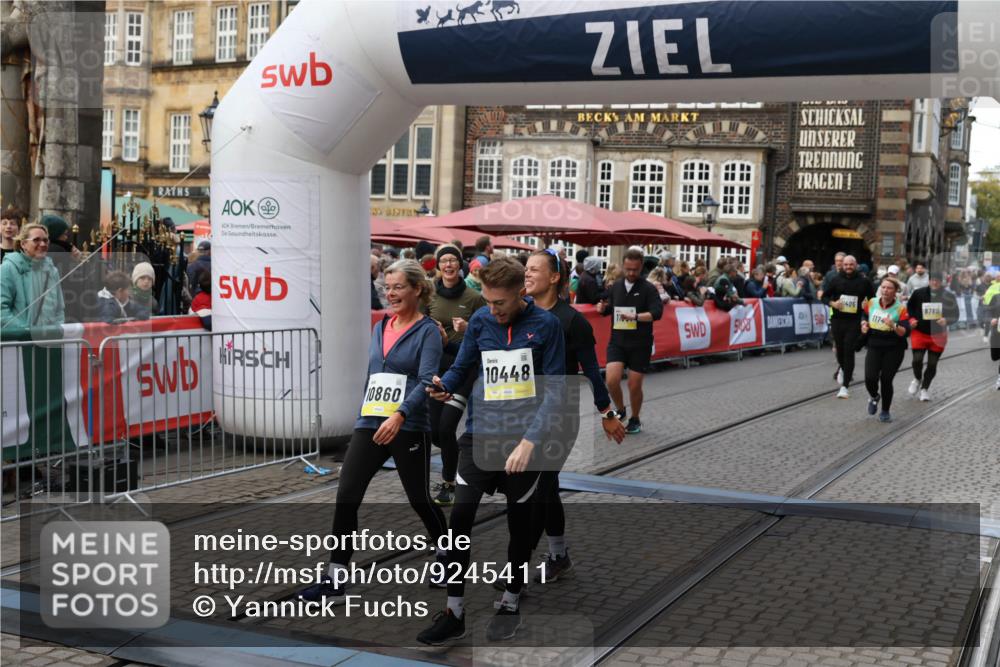 05.10.2025 - 20. swb-Marathon Bremen Yannick Fuchs http://msf.ph/oto/9245411 05.10.2025 11:10:03 Ziel 9410, 9685, 9760, 9972, 10435, 10448, 10515, 10827, 10860, 10885, 11219, 11381, 11405, 11486, 11748 meine-sportfotos.de