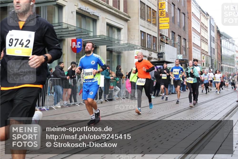 05.10.2025 - 20. swb-Marathon Bremen Strokosch-Dieckow http://msf.ph/oto/9245415 05.10.2025 10:50:33 Ziel 7733, 9199, 9230, 9251, 9277, 9399, 9416, 9425, 9630, 9658, 9663, 9715, 9742, 9832, 9888, 9894, 9966, 9969, 9975, 10029, 10043, 10206, 10224, 10226, 10227, 10254, 10279, 10378, 10479, 10534, 10669, 10689, 10698, 10743, 10932, 11061, 11220, 11279, 11311, 11391, 11451, 11543, 11573, 11661, 7733, 9199, 9230, 9251, 9277, 9399, 9416, 9425, 9630, 9658, 9663, 9715, 9742, 9832, 9888, 9894, 9966, 9969, 9975, 10029, 10043, 10206, 10224, 10226, 10227 meine-sportfotos.de