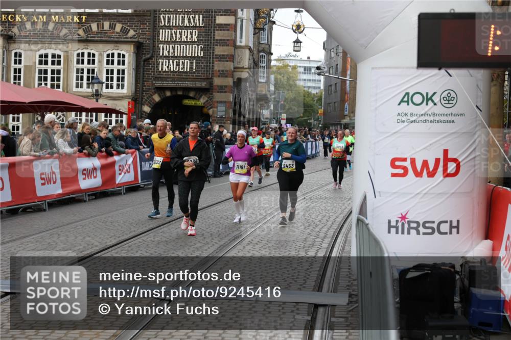 05.10.2025 - 20. swb-Marathon Bremen Yannick Fuchs http://msf.ph/oto/9245416 05.10.2025 11:11:41 Ziel 9453, 10264, 10320, 10333, 11030, 11083, 11191 meine-sportfotos.de
