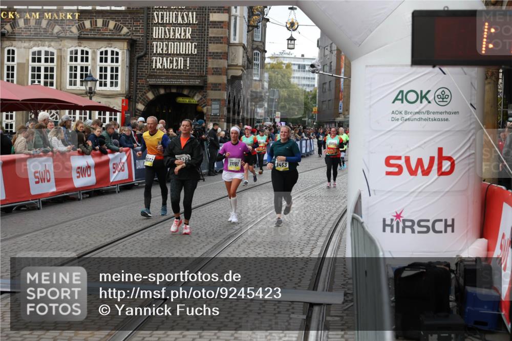 05.10.2025 - 20. swb-Marathon Bremen Yannick Fuchs http://msf.ph/oto/9245423 05.10.2025 11:11:41 Ziel 9453, 10264, 10320, 10333, 11030, 11083, 11191 meine-sportfotos.de