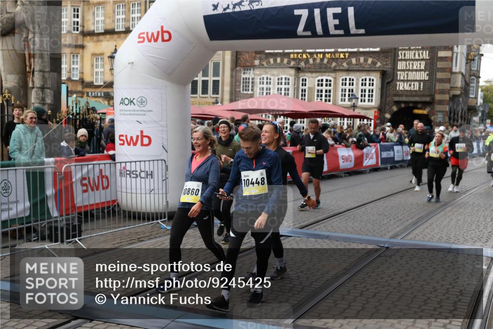 05.10.2025 - 20. swb-Marathon Bremen Yannick Fuchs http://msf.ph/oto/9245425 05.10.2025 11:10:03 Ziel 9410, 9685, 9760, 9972, 10435, 10448, 10515, 10827, 10860, 10885, 11219, 11381, 11405, 11486, 11748 meine-sportfotos.de