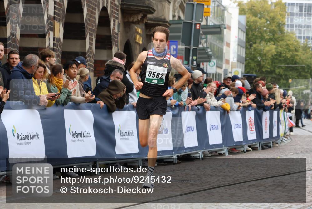 05.10.2025 - 20. swb-Marathon Bremen Strokosch-Dieckow http://msf.ph/oto/9245432 05.10.2025 12:46:51 Ziel 1571, 8582 meine-sportfotos.de