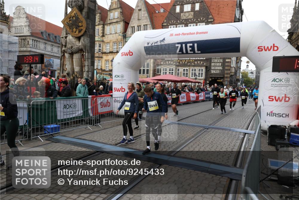 05.10.2025 - 20. swb-Marathon Bremen Yannick Fuchs http://msf.ph/oto/9245433 05.10.2025 11:10:03 Ziel 9410, 9685, 9760, 9972, 10435, 10448, 10515, 10827, 10860, 10885, 11219, 11381, 11405, 11486, 11748 meine-sportfotos.de