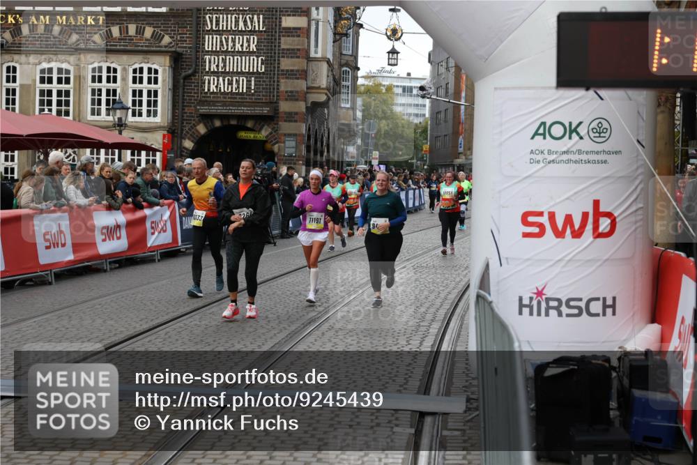 05.10.2025 - 20. swb-Marathon Bremen Yannick Fuchs http://msf.ph/oto/9245439 05.10.2025 11:11:41 Ziel 9453, 10264, 10320, 10333, 11030, 11083, 11191 meine-sportfotos.de