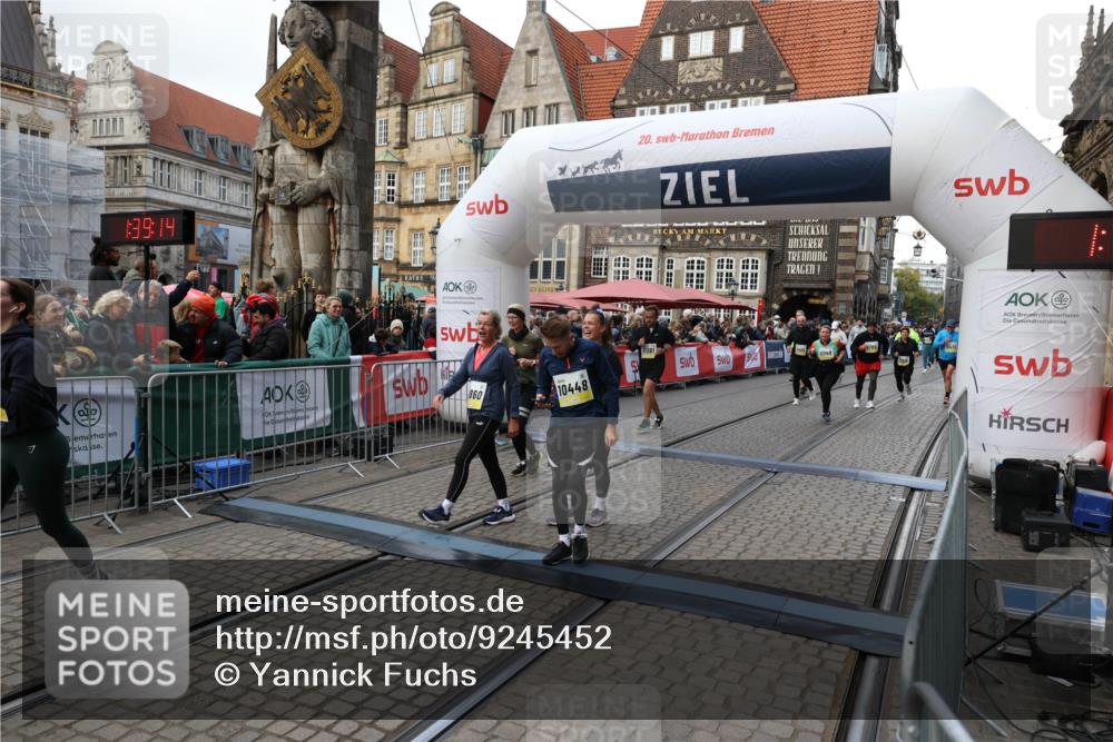 05.10.2025 - 20. swb-Marathon Bremen Yannick Fuchs http://msf.ph/oto/9245452 05.10.2025 11:10:03 Ziel 9410, 9685, 9760, 9972, 10435, 10448, 10515, 10827, 10860, 10885, 11219, 11381, 11405, 11486, 11748 meine-sportfotos.de